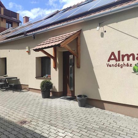 Alma Vendégház Veszprém Exterior foto