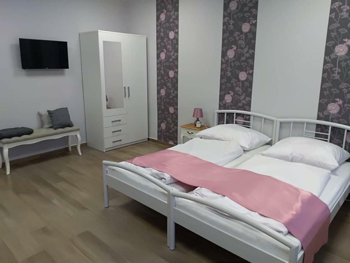 Alma Vendégház Veszprém Exterior foto