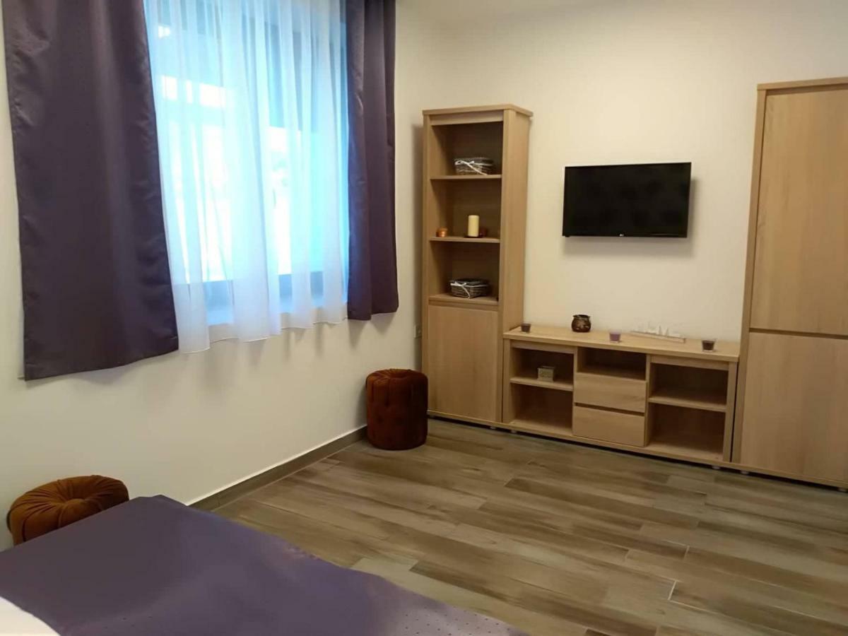 Alma Vendégház Veszprém Exterior foto